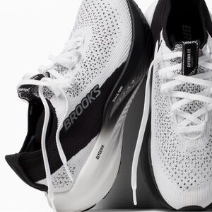 Brooks Women’s Glycerin StealthFit 22 NWT